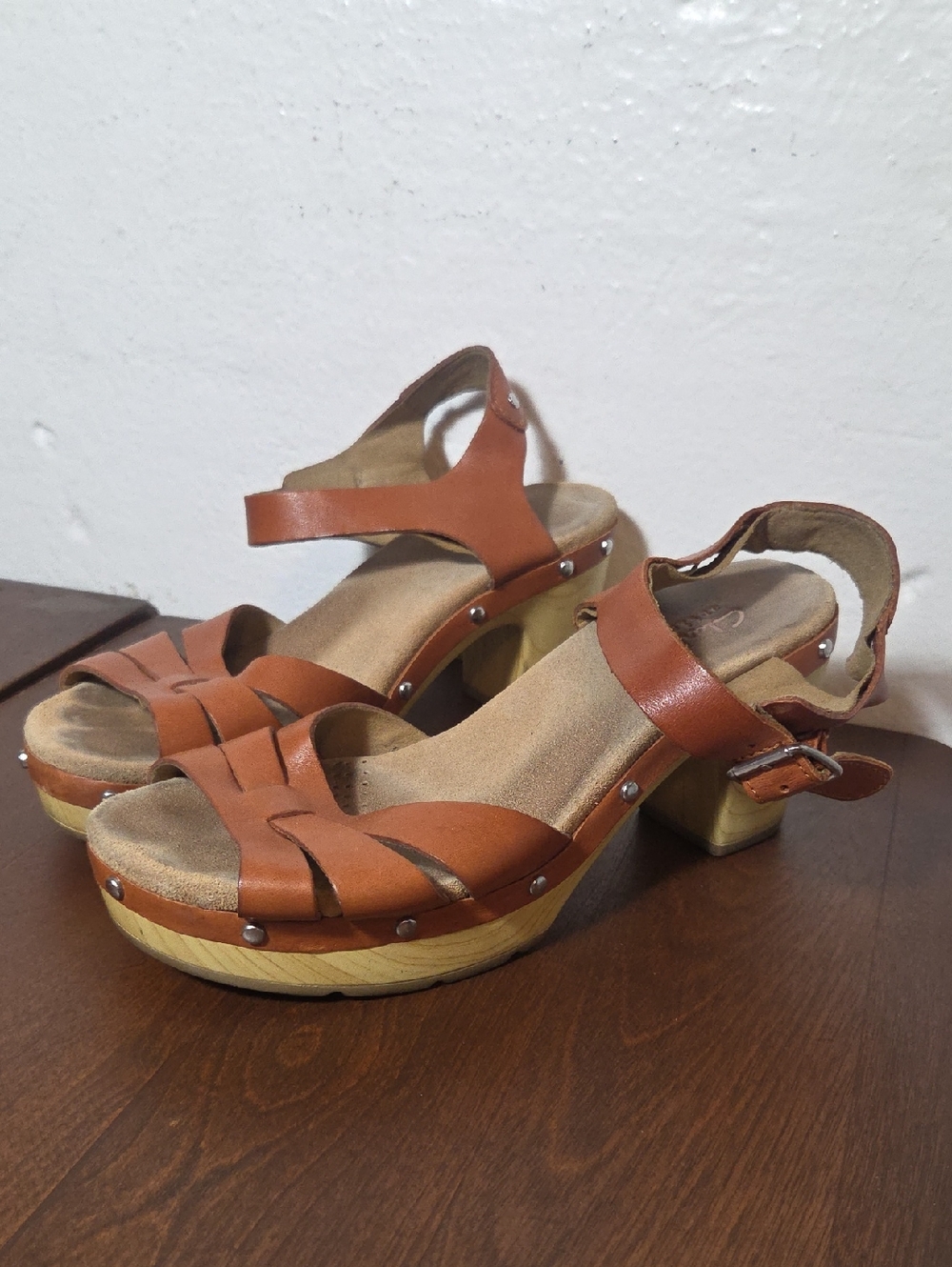 Clarks Brown Tan Leather Sandals Chunky  Buckle Open Toe Women 6.5M Studded